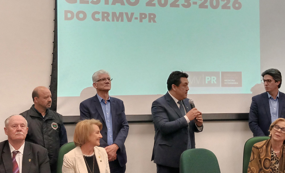 posse do novo presidente do Conselho Regional de Medicina Veterinária, Adolfo Yoshiaki Sasaki, nesta segunda-feira, na Fetaep
