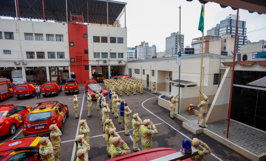 O Paraná vai reforçar a equipe que já atua nas operações de busca e salvamento em apoio às forças de segurança do Rio Grande do Sul neste domingo (10)