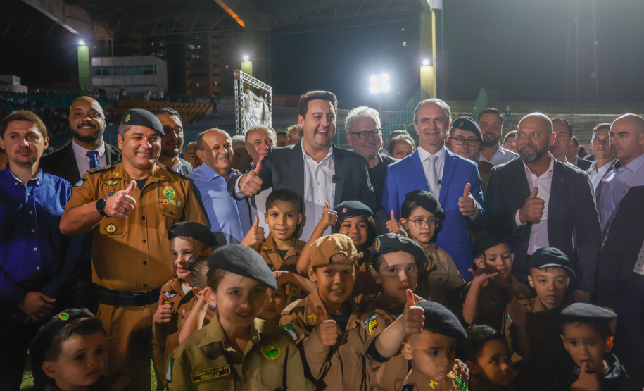 Governador Carlos Massa Ratinho Junior participa da cerimônia que marca a conclusão do treinamento dos novos policiais militares.
