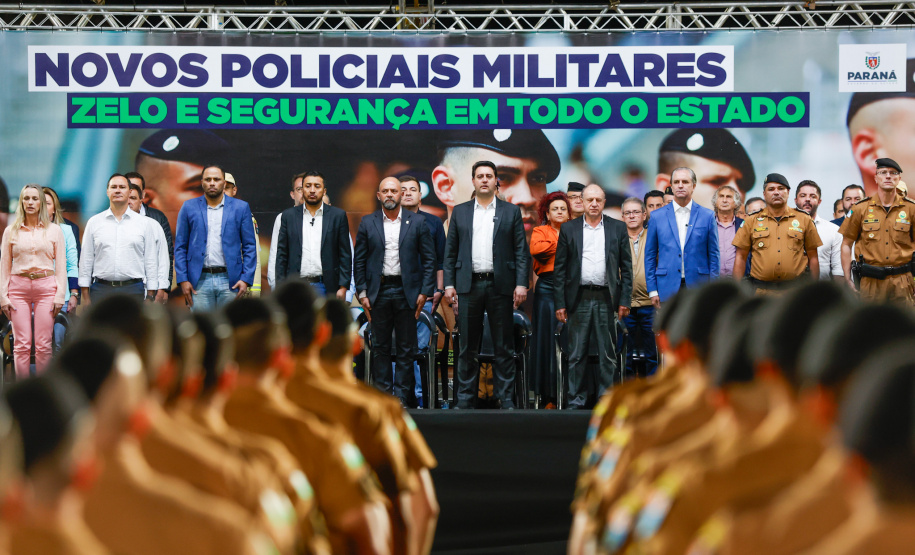 Governador Carlos Massa Ratinho Junior participa da cerimônia que marca a conclusão do treinamento dos novos policiais militares.