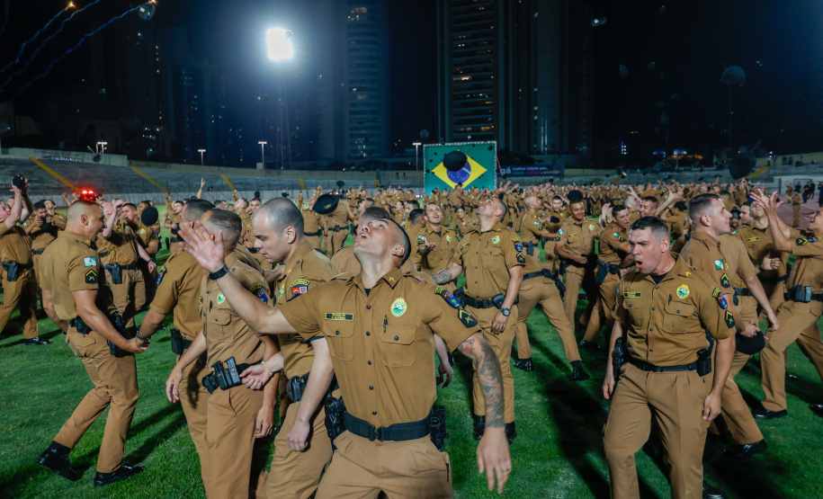 Governador Carlos Massa Ratinho Junior participa da cerimônia que marca a conclusão do treinamento dos novos policiais militares.