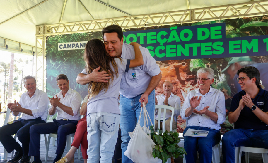 Governador da início à ação Mil Fontes, que vai proteger 1000 nascentes de água até o Dia da Árvore.