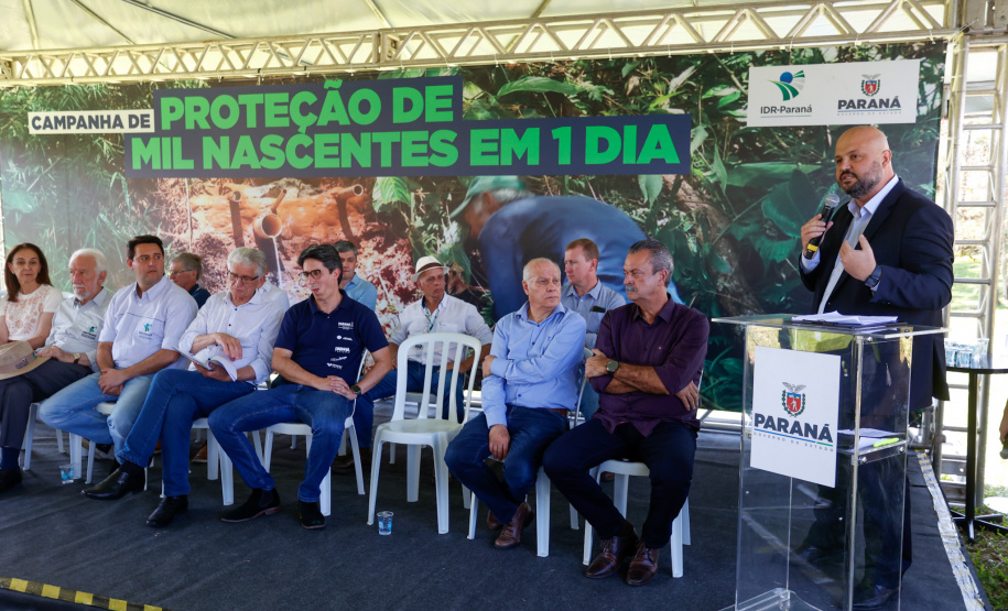 Governador da início à ação Mil Fontes, que vai proteger 1000 nascentes de água até o Dia da Árvore.