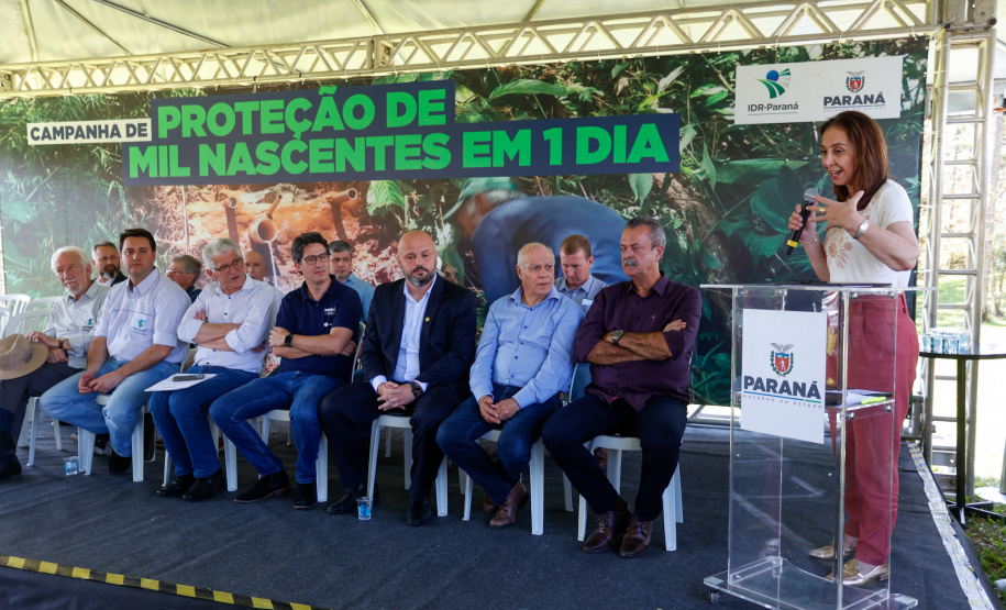 Governador da início à ação Mil Fontes, que vai proteger 1000 nascentes de água até o Dia da Árvore.
