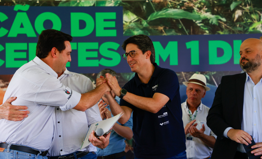 Governador da início à ação Mil Fontes, que vai proteger 1000 nascentes de água até o Dia da Árvore.