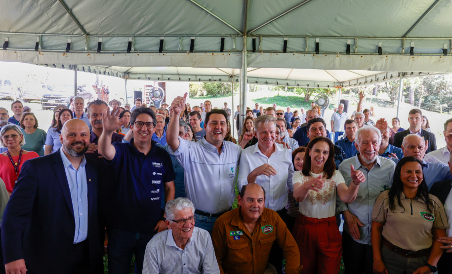 Governador da início à ação Mil Fontes, que vai proteger 1000 nascentes de água até o Dia da Árvore.