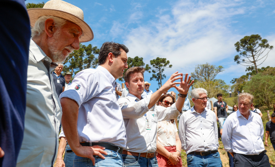 Governador da início à ação Mil Fontes, que vai proteger 1000 nascentes de água até o Dia da Árvore.