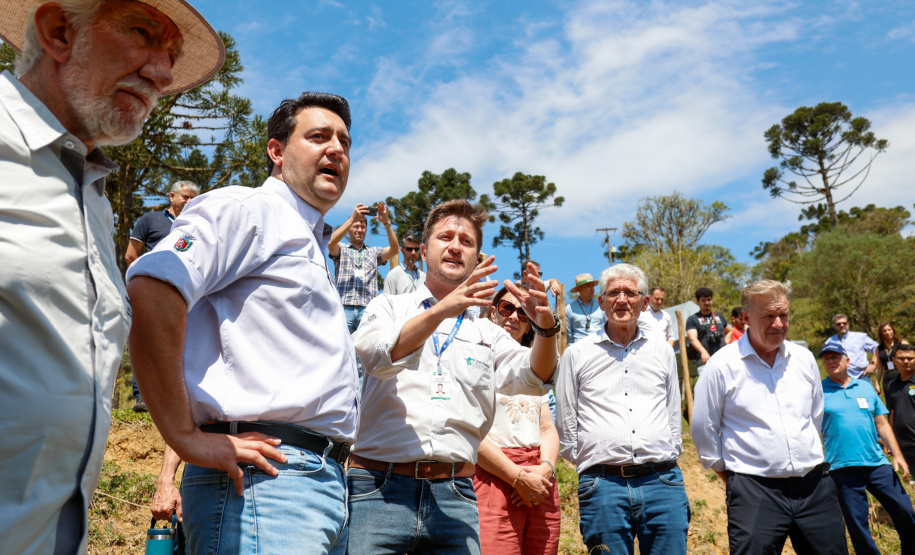 Governador da início à ação Mil Fontes, que vai proteger 1000 nascentes de água até o Dia da Árvore.
