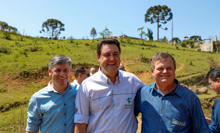 Governador da início à ação Mil Fontes, que vai proteger 1000 nascentes de água até o Dia da Árvore.