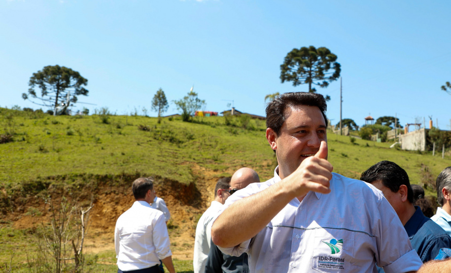 Governador da início à ação Mil Fontes, que vai proteger 1000 nascentes de água até o Dia da Árvore.
