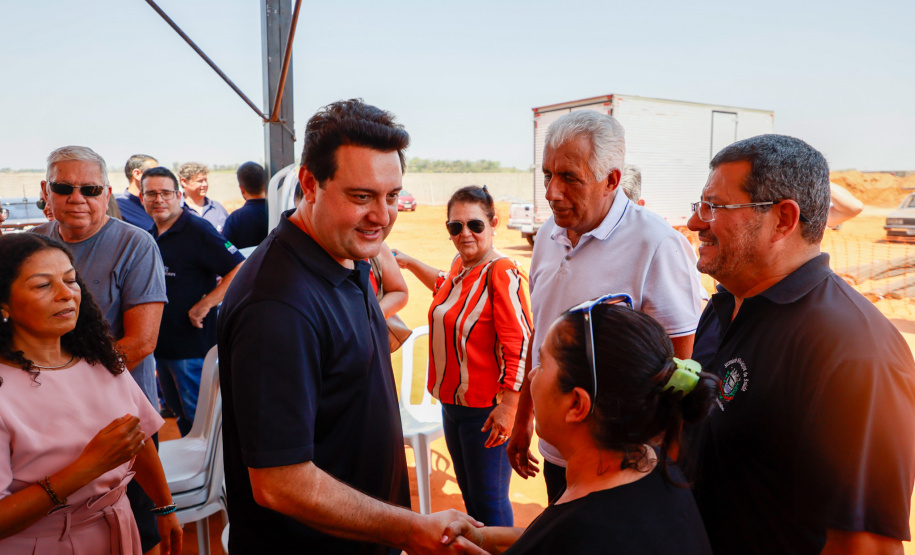 Em Jacarezinho, governador vistoria obra de ambulatório que vai atender 22 municípios
