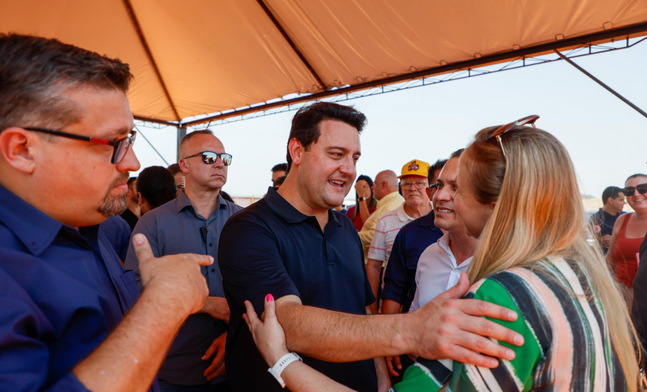 Em Jacarezinho, governador vistoria obra de ambulatório que vai atender 22 municípios