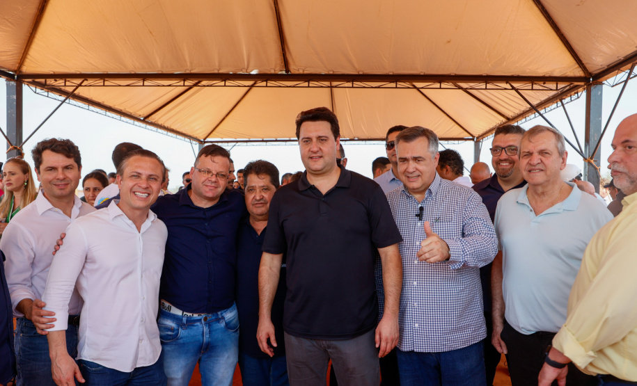 Em Jacarezinho, governador vistoria obra de ambulatório que vai atender 22 municípios