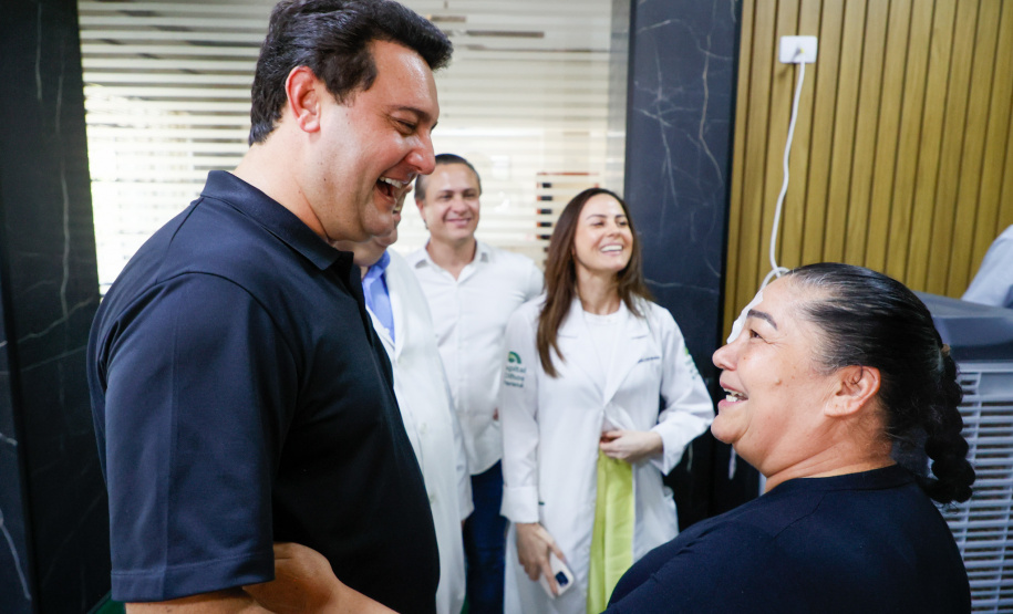 O governador também visitou o Hospital de Olhos Norte Pioneiro, que atende cerca de 40 municípios das regiões de Jacarezinho e Cornélio Procópio e faz 4,5 mil consultas, mil cirurgias, 2 mil atendimentos especializados em retina e 500 exames mensalmente.