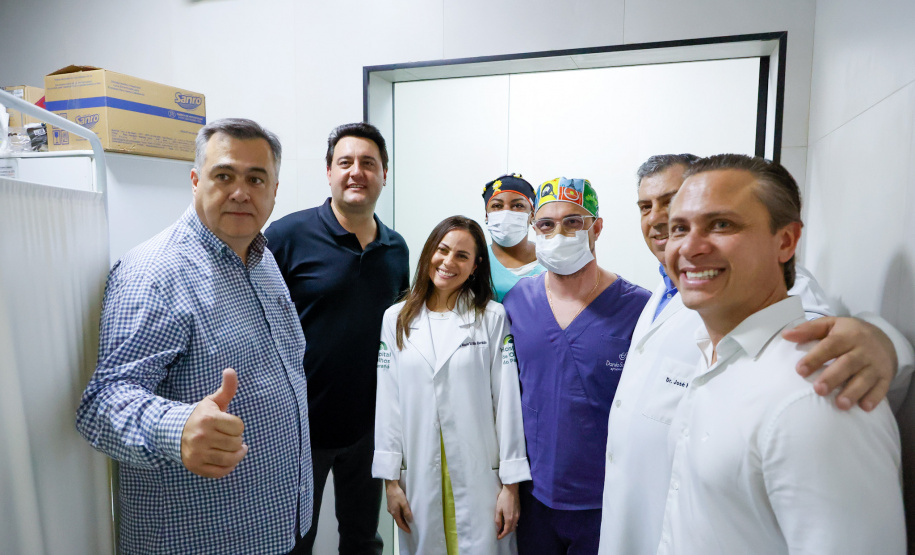 O governador também visitou o Hospital de Olhos Norte Pioneiro, que atende cerca de 40 municípios das regiões de Jacarezinho e Cornélio Procópio e faz 4,5 mil consultas, mil cirurgias, 2 mil atendimentos especializados em retina e 500 exames mensalmente.