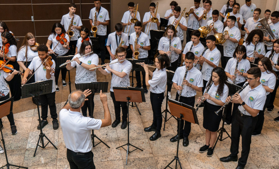 Educação reúne 800 educadores em encontro de formação continuada em Foz do Iguaçu