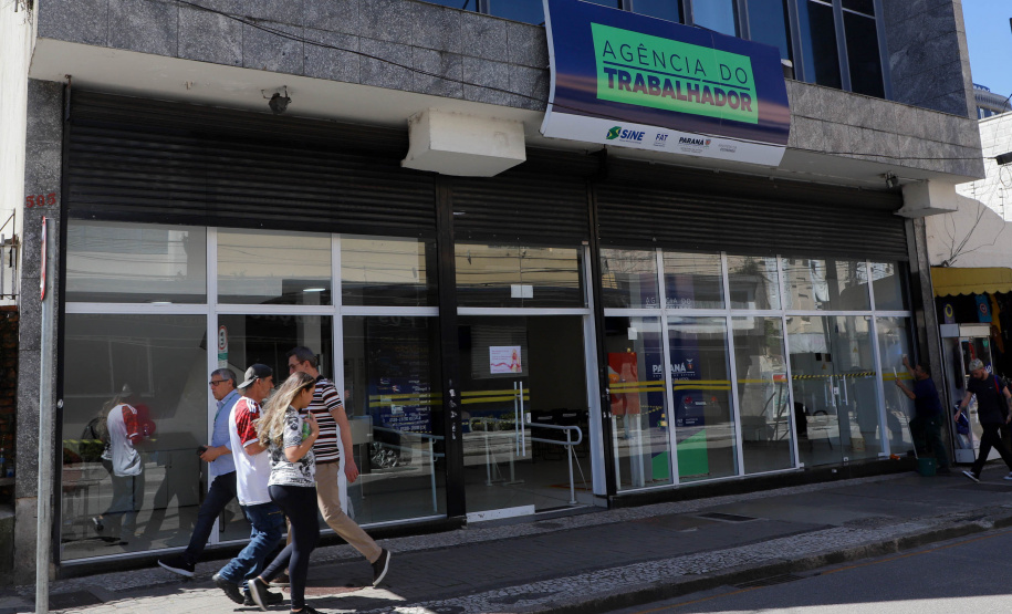 Agência de Curitiba promove mutirão de emprego com 300 vagas na área da segurança