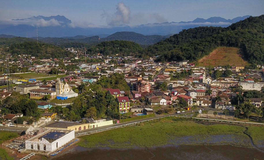 Outubro tem festas alemãs, blues e literatura no calendário turístico paranaense