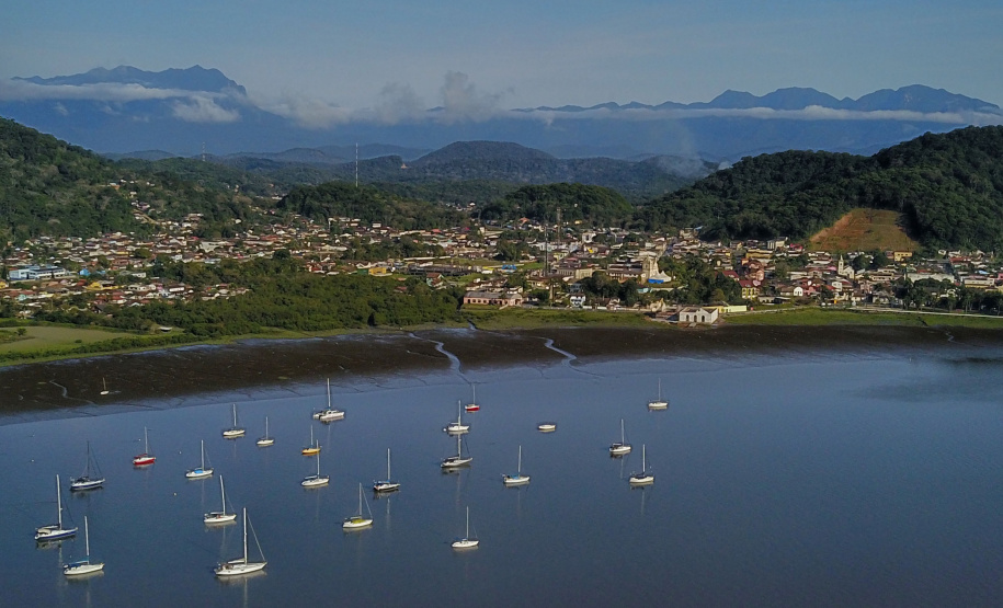 Outubro tem festas alemãs, blues e literatura no calendário turístico paranaense
