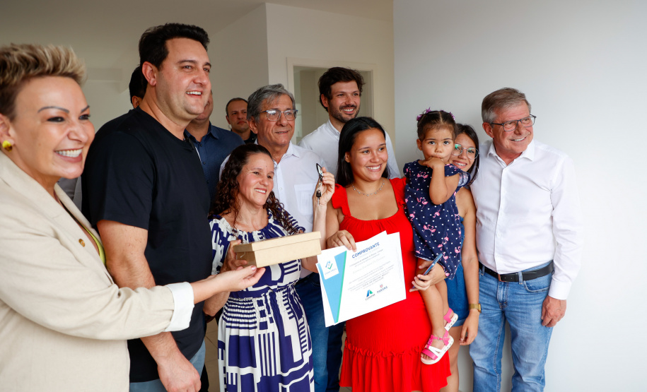 Governador Carlos Massa Ratinho Jr inaugura 240 apartamentos, dos quais 166 receberam subsídio do Governo do Estado, totalizando R$ 2,5 milhões de investimento.
