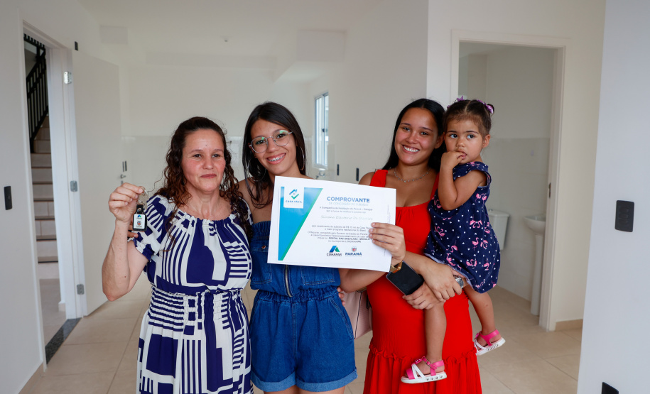 Governador Carlos Massa Ratinho Jr inaugura 240 apartamentos, dos quais 166 receberam subsídio do Governo do Estado, totalizando R$ 2,5 milhões de investimento.