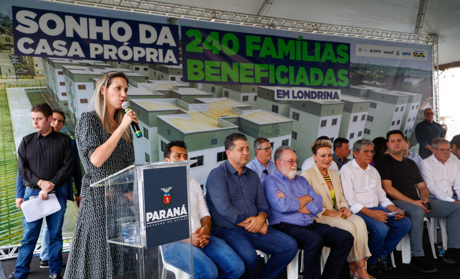 Governador Carlos Massa Ratinho Jr inaugura 240 apartamentos, dos quais 166 receberam subsídio do Governo do Estado, totalizando R$ 2,5 milhões de investimento.