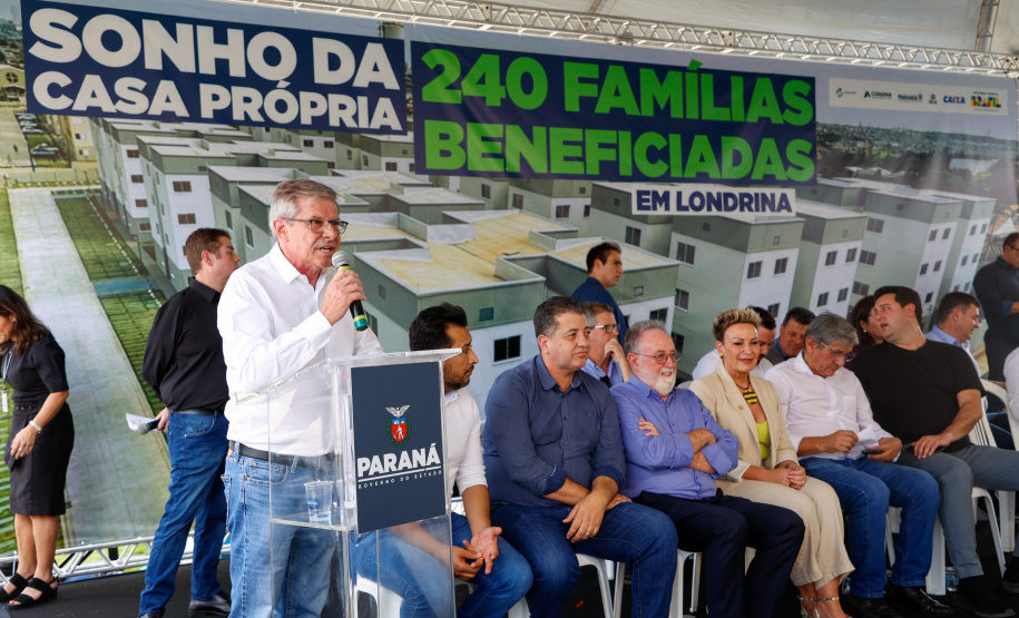 Governador Carlos Massa Ratinho Jr inaugura 240 apartamentos, dos quais 166 receberam subsídio do Governo do Estado, totalizando R$ 2,5 milhões de investimento.