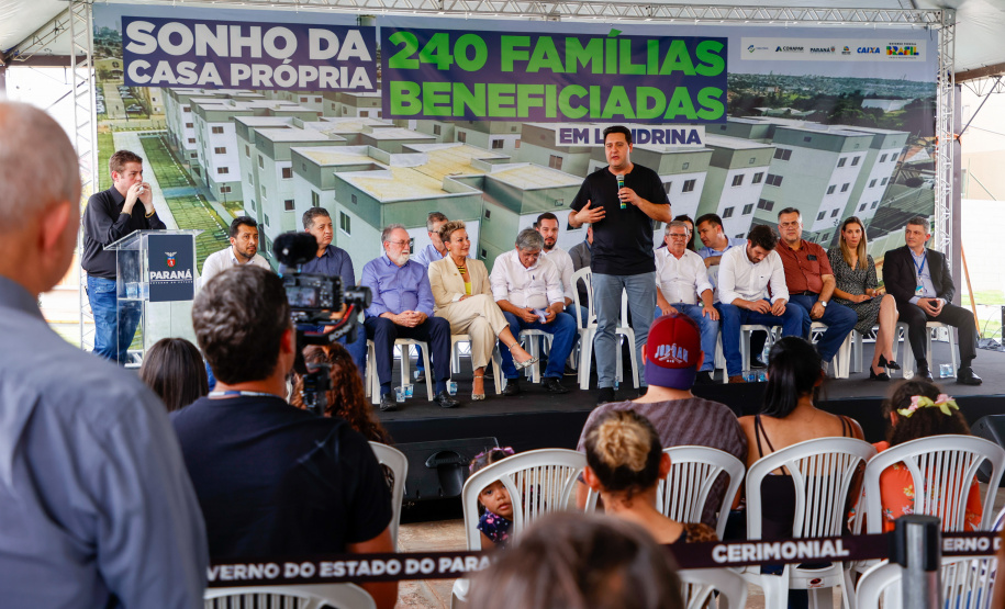 Governador Carlos Massa Ratinho Jr inaugura 240 apartamentos, dos quais 166 receberam subsídio do Governo do Estado, totalizando R$ 2,5 milhões de investimento.