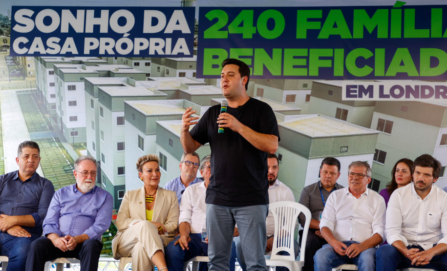 Governador Carlos Massa Ratinho Jr inaugura 240 apartamentos, dos quais 166 receberam subsídio do Governo do Estado, totalizando R$ 2,5 milhões de investimento.
