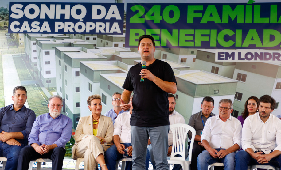 Governador Carlos Massa Ratinho Jr inaugura 240 apartamentos, dos quais 166 receberam subsídio do Governo do Estado, totalizando R$ 2,5 milhões de investimento.