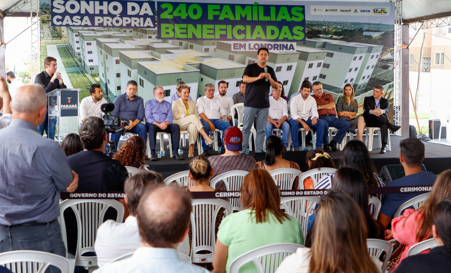 Governador Carlos Massa Ratinho Jr inaugura 240 apartamentos, dos quais 166 receberam subsídio do Governo do Estado, totalizando R$ 2,5 milhões de investimento.