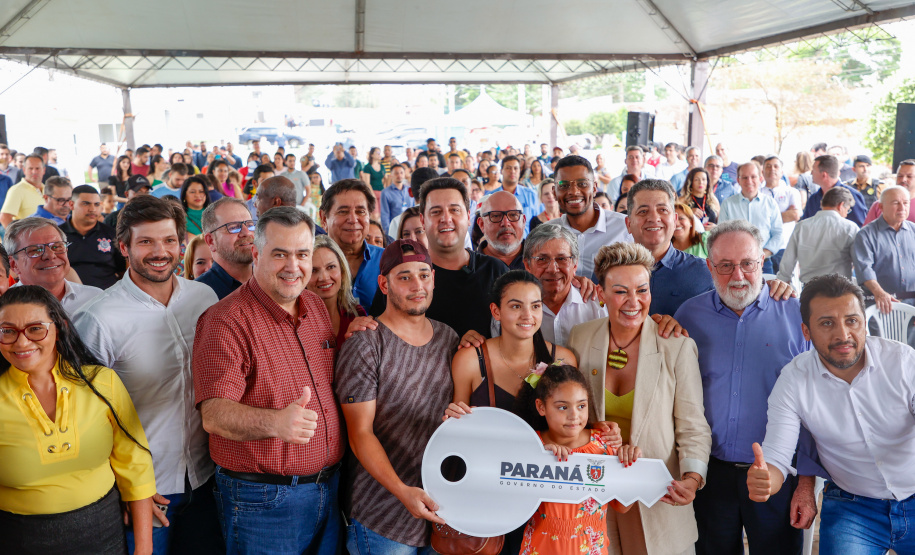 Governador Carlos Massa Ratinho Jr inaugura 240 apartamentos, dos quais 166 receberam subsídio do Governo do Estado, totalizando R$ 2,5 milhões de investimento.