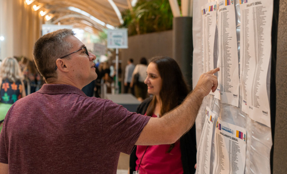 Educação reúne 800 educadores em encontro de formação continuada em Foz do Iguaçu
