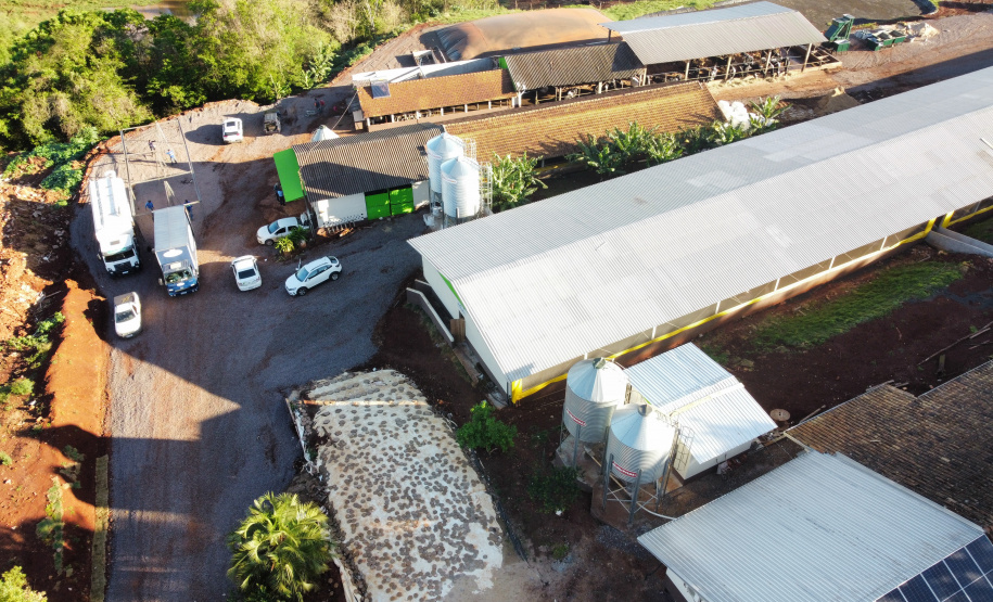 inauguração de mais um sistema para a produção de biogás e biometano, instalado na Granja Angst, em Toledo, no Oeste do Paraná.