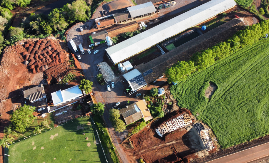 inauguração de mais um sistema para a produção de biogás e biometano, instalado na Granja Angst, em Toledo, no Oeste do Paraná.