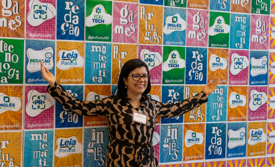 Educação reúne 800 educadores em encontro de formação continuada em Foz do Iguaçu