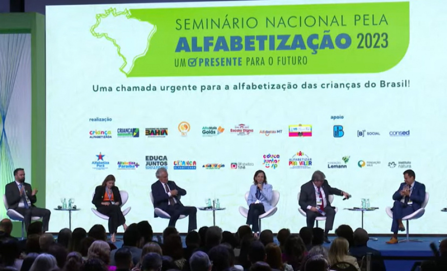 Com Educa Juntos, Paraná leva parceria com municípios a fórum nacional de alfabetização