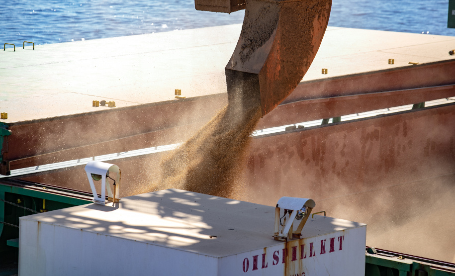 Portos do Paraná movimentam 6% a mais de cargas no acumulado do ano