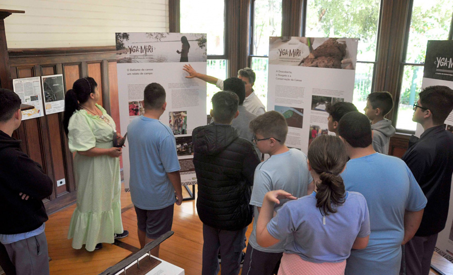 Casa Gomm abre exposição sobre canoa ancestral encontrada em sítio arqueológico