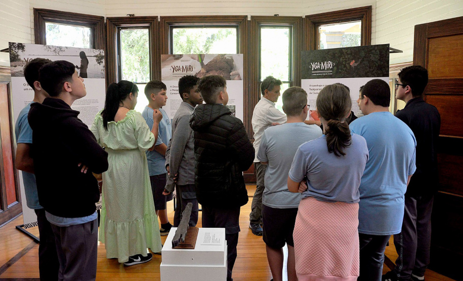 Casa Gomm abre exposição sobre canoa ancestral encontrada em sítio arqueológico