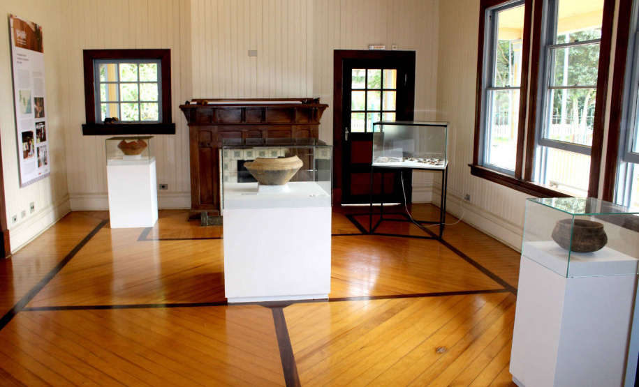 Casa Gomm abre exposição sobre canoa ancestral encontrada em sítio arqueológico