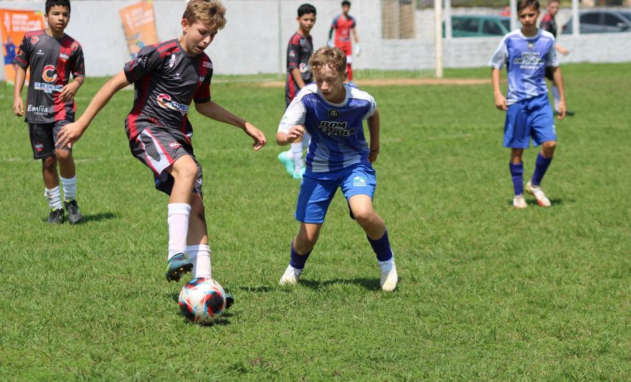 Encerrou no último fim de semana a Fase Macrorregional da 69ª edição dos Jogos Escolares do Paraná - Bom de Bola, nas cidades de Campina Grande do Sul, Rebouças, Planalto, Terra Roxa, Goioerê, Jardim Olinda, Jardim Alegre e Salto do Itararé. A etapa contou com 2.807 participantes, de 110 escolas paranaenses, representando 91 municípios