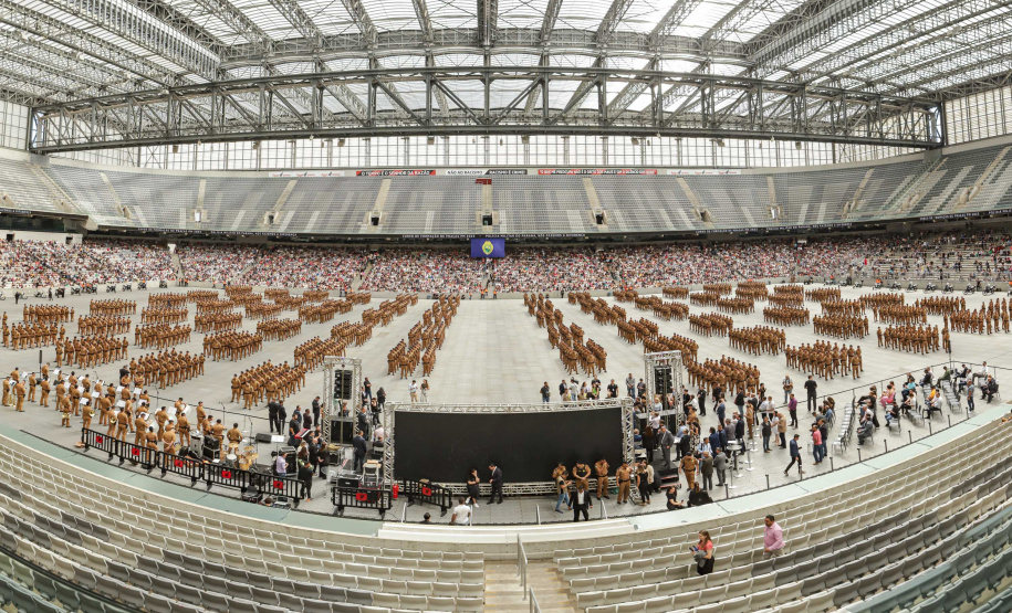 Curitiba, 12 de setembro de 2023 - O governador Carlos Massa Ratinho Jr. participa da formatura de soldados da Polícia Militar do Paraná na Ligga Arena.