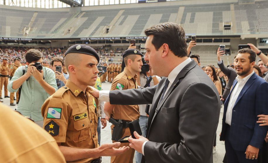 Curitiba, 12 de setembro de 2023 - O governador Carlos Massa Ratinho Jr. participa da formatura de soldados da Polícia Militar do Paraná na Ligga Arena.