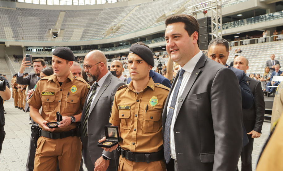 Curitiba, 12 de setembro de 2023 - O governador Carlos Massa Ratinho Jr. participa da formatura de soldados da Polícia Militar do Paraná na Ligga Arena.
