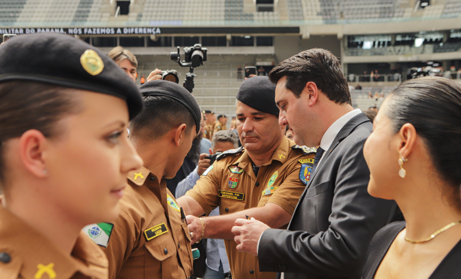 Curitiba, 12 de setembro de 2023 - O governador Carlos Massa Ratinho Jr. participa da formatura de soldados da Polícia Militar do Paraná na Ligga Arena.