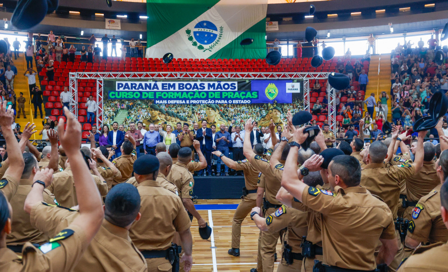 Governador Carlos Massa Ratinho Junior participa da cerimônia que marca a conclusão do treinamento dos novos policiais militares.