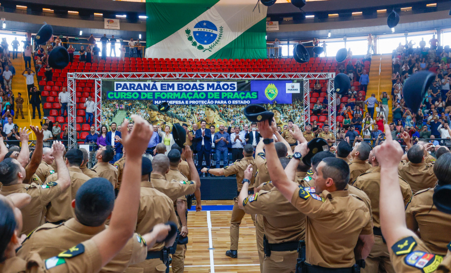 Governador Carlos Massa Ratinho Junior participa da cerimônia que marca a conclusão do treinamento dos novos policiais militares.