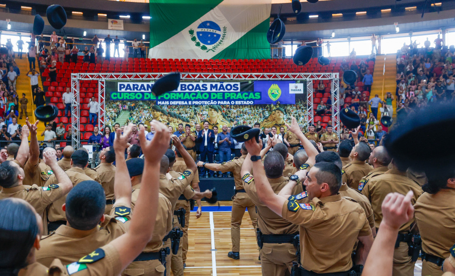 Governador Carlos Massa Ratinho Junior participa da cerimônia que marca a conclusão do treinamento dos novos policiais militares.