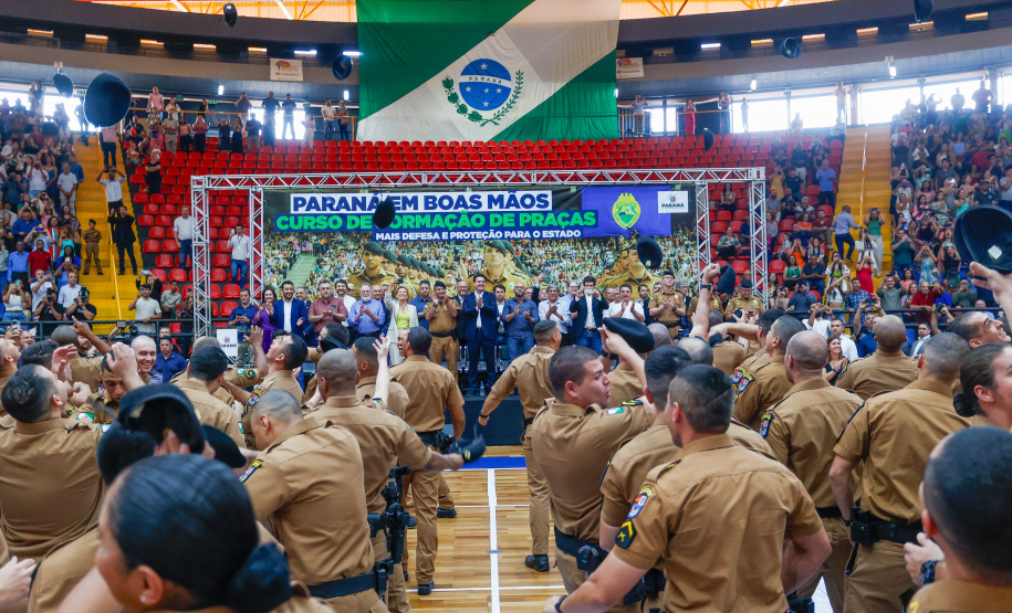 Governador Carlos Massa Ratinho Junior participa da cerimônia que marca a conclusão do treinamento dos novos policiais militares.